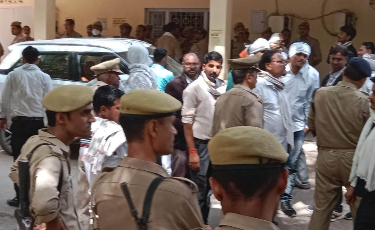 Lawyers furious over the arrest and vandalism of the advocate
