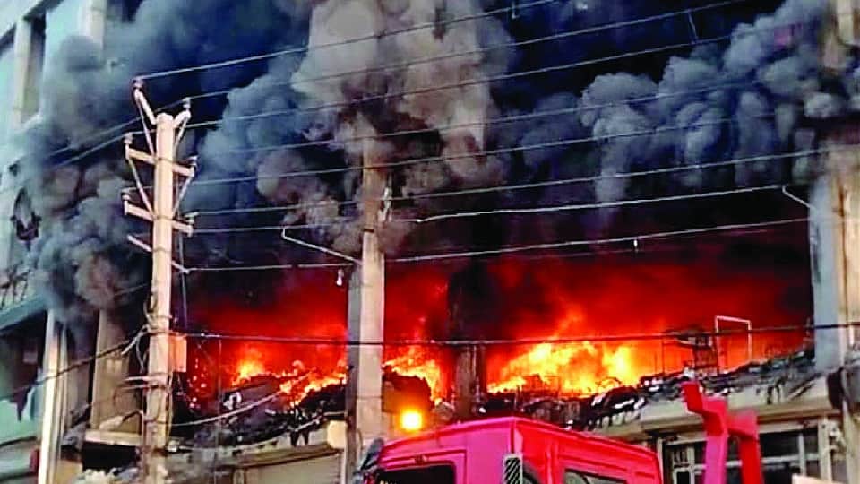 mundka fire police negligence in identification of dead body cremated another wife