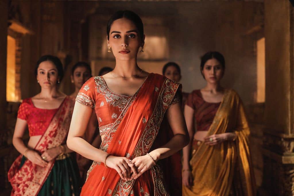 Not only Manushi Chhillar these actresses also won the hearts of fans in a royal look