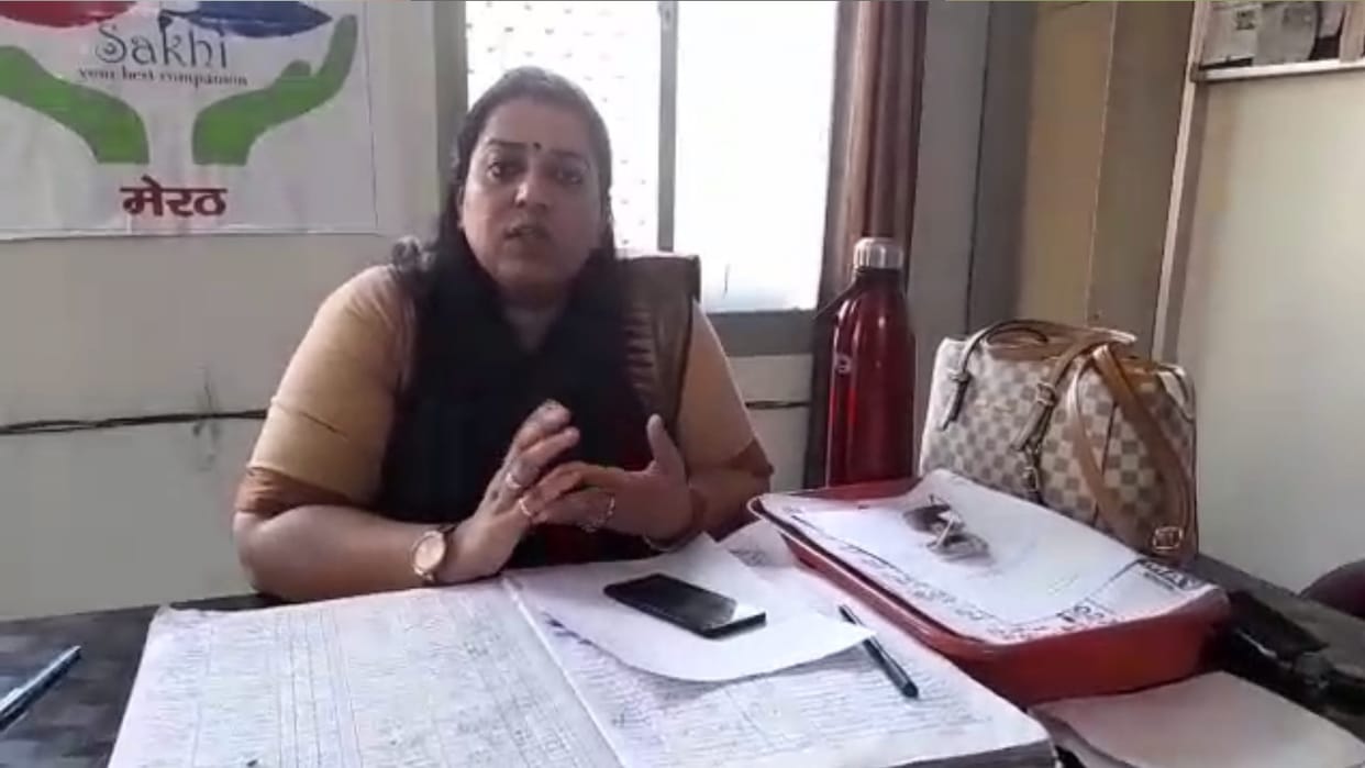 Meerut: Asha Jyoti Center Negligence opened in surprise inspection, Vice President of State Women Commission said have not seen such a careless DPO