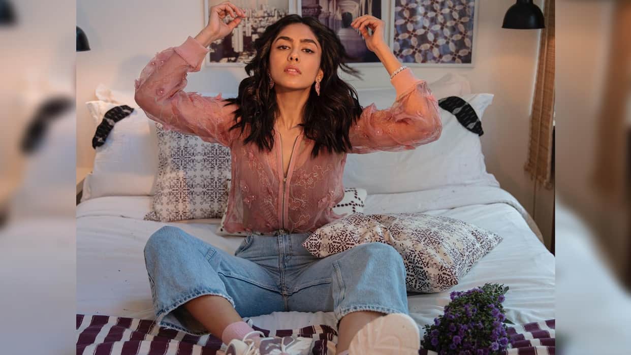 Summer Fashion Tips To Look Stylish in Simple Jeans and Top