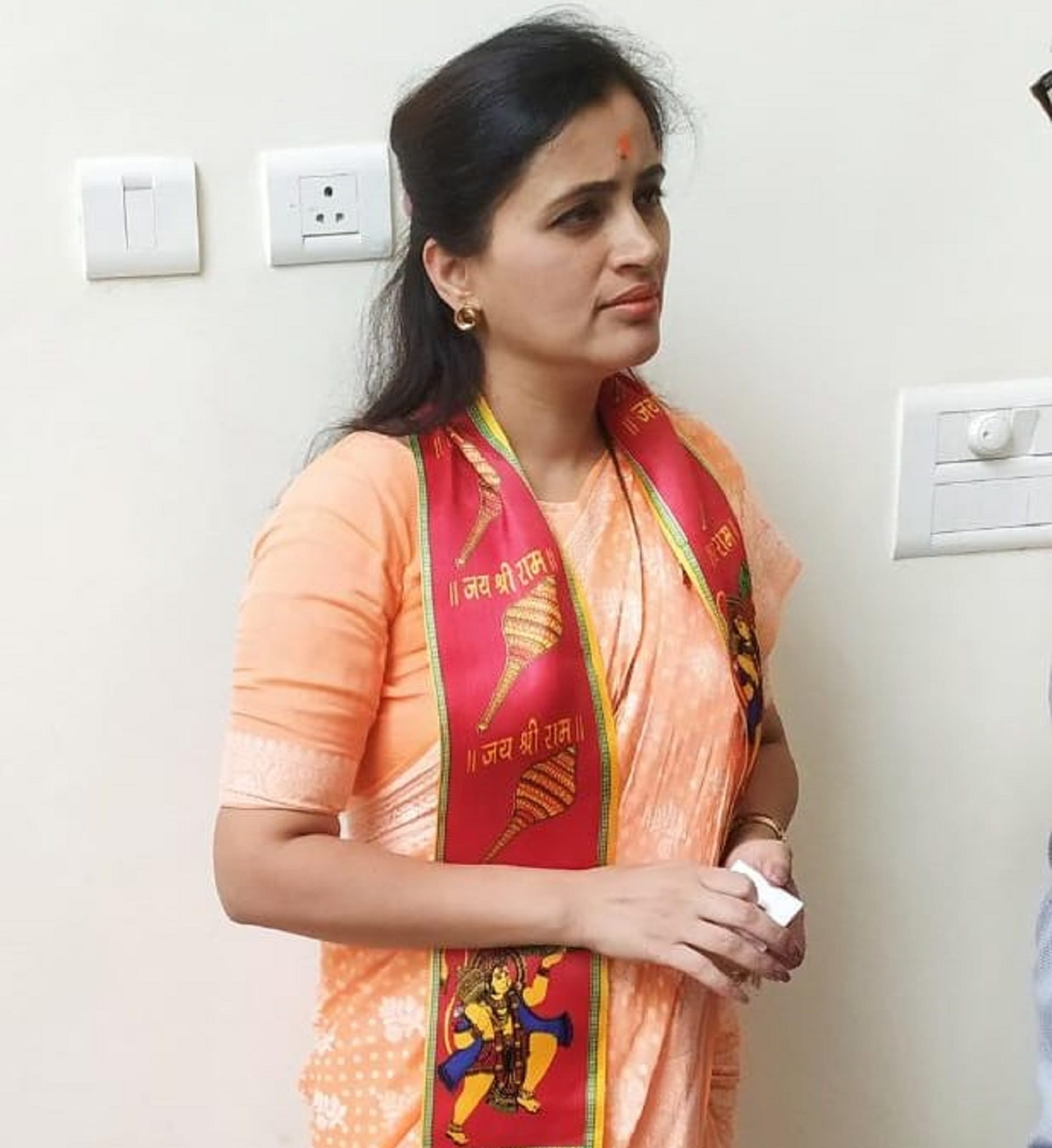 Hanuman chalisa Path: MP navneet rana said in an interview, she will contest election against Maharashtra CM uddhav thackeray