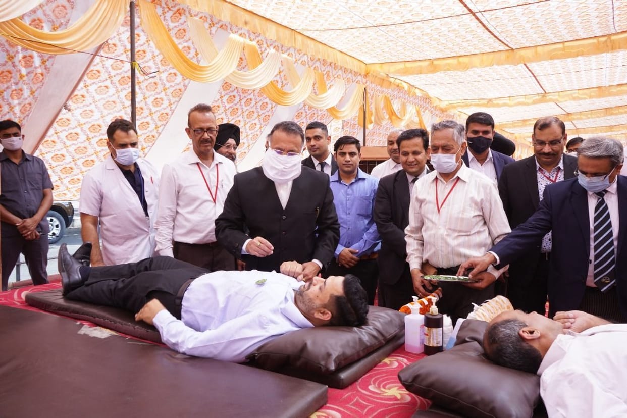 203 people donated blood in Punjab and Haryana High Court, 19 took oath of organ donation