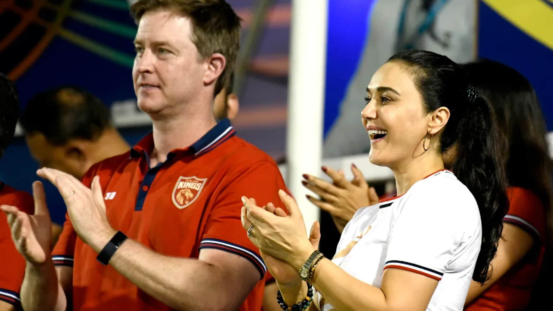 IPL 2022 RCB vs PBKS Match 60 Highlights in Hindi Harshal patel bowling to ishani chahar prayer