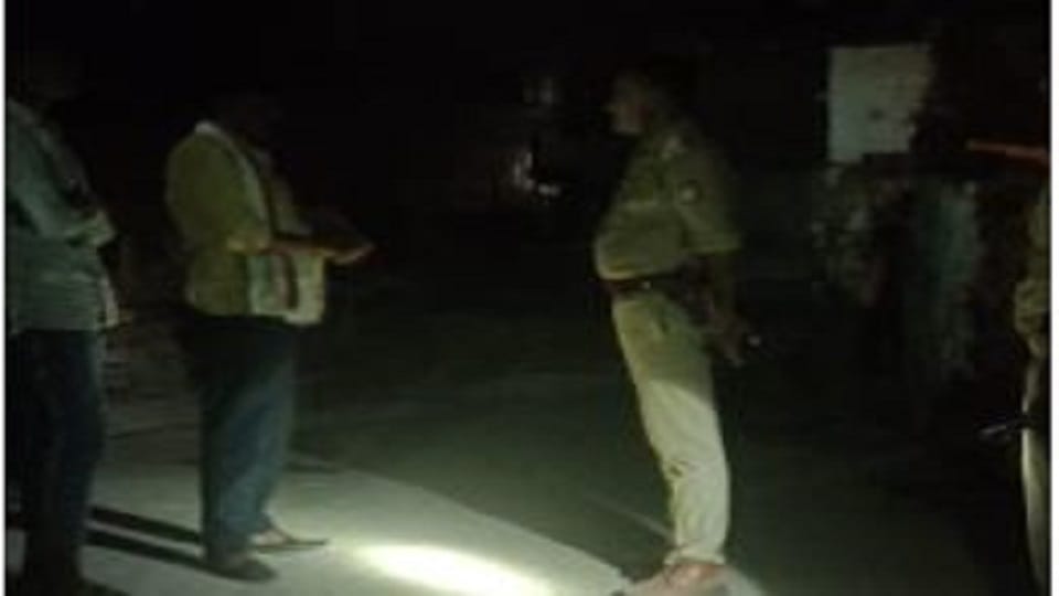drunk husband murdered by a sharp weapon accused wife absconded in agra