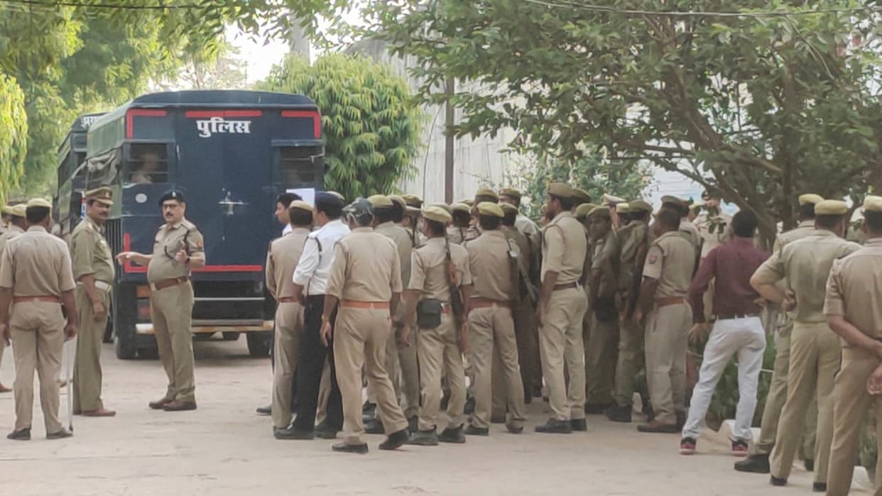 44 prisoners lodged in Jammu jail were brought to Prayagraj by special aircraft shift done in Naini jail