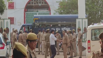 44 prisoners lodged in Jammu jail were brought to Prayagraj by special aircraft shift done in Naini jail