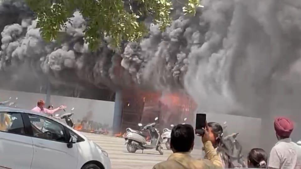 Fire Broke out in guru nanak dev hospital of Amritsar