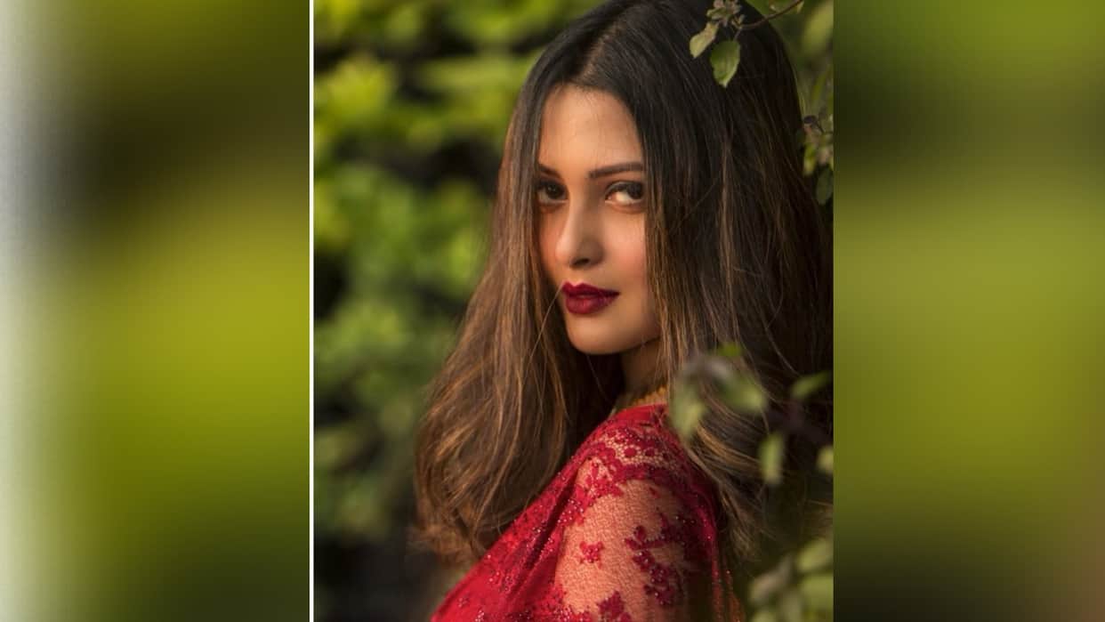 Actress Riya Sen Glamorous Look Photos Check out actress boldness