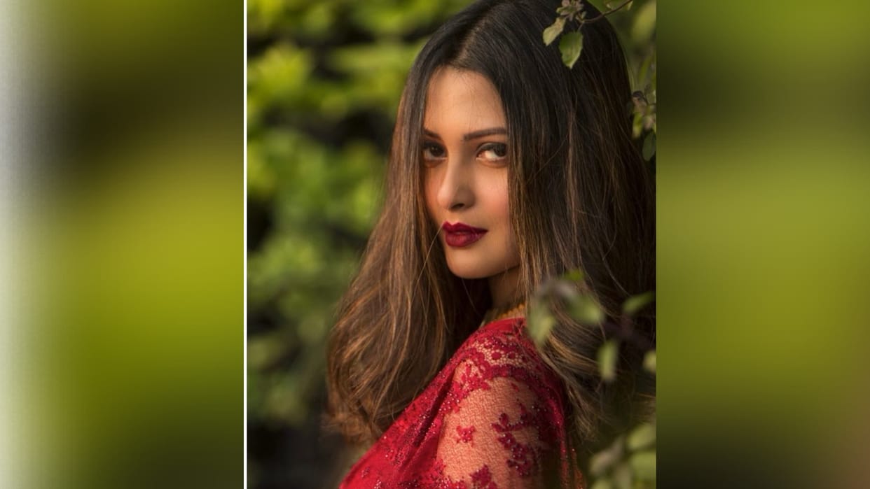 Actress Riya Sen Glamorous Look Photos Check out actress boldness