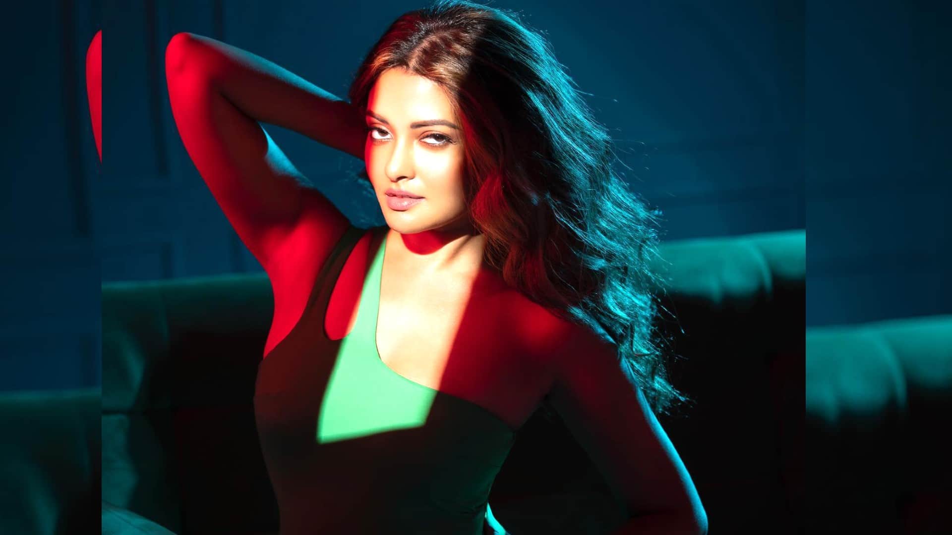 Actress Riya Sen Glamorous Look Photos Check out actress boldness