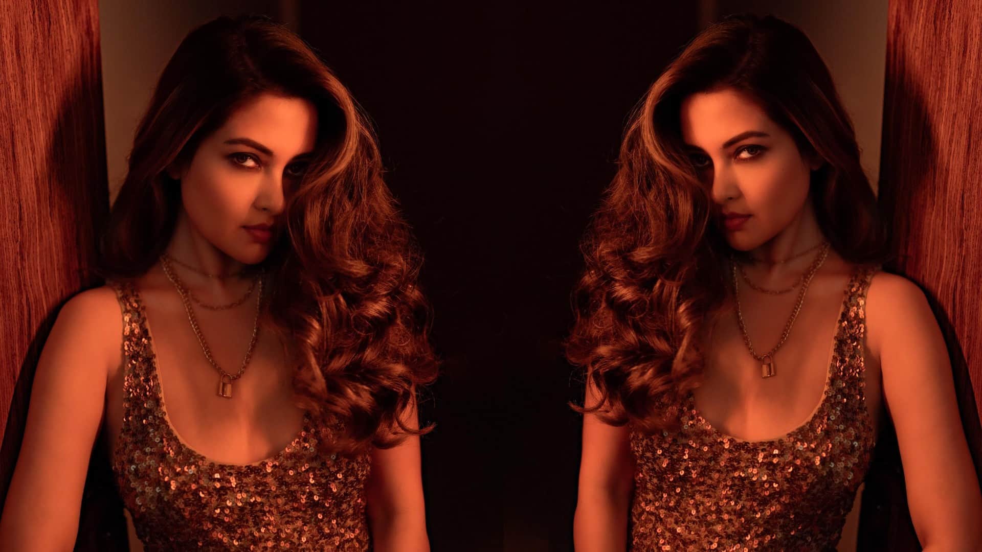 Actress Riya Sen Glamorous Look Photos Check out actress boldness