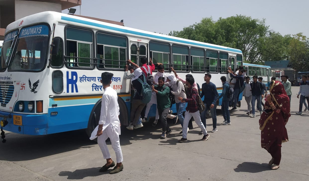 Lack of buses on 20 routes of roadways, students have to travel by hanging