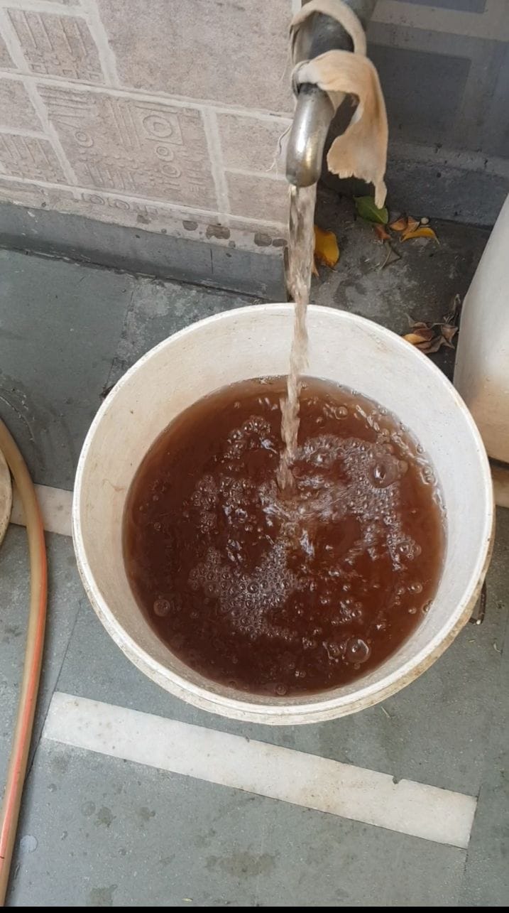 Negligence in cleaning the tanks of the boosting station, contaminated water reached homes