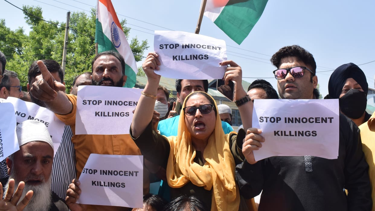 Kashmir Target Killing of rahul bhatt and others protests going on from srinagar to jammu