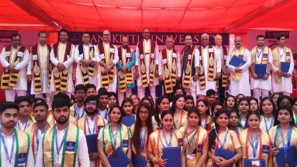Deputy CM Brajesh Pathak gave the success mantra to students in convocation ceremony of Sanskriti Vishwavidyalaya Mathura