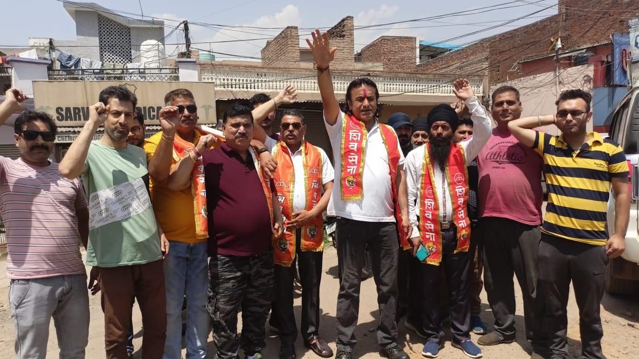 Shiv Sena's district unit demonstrated