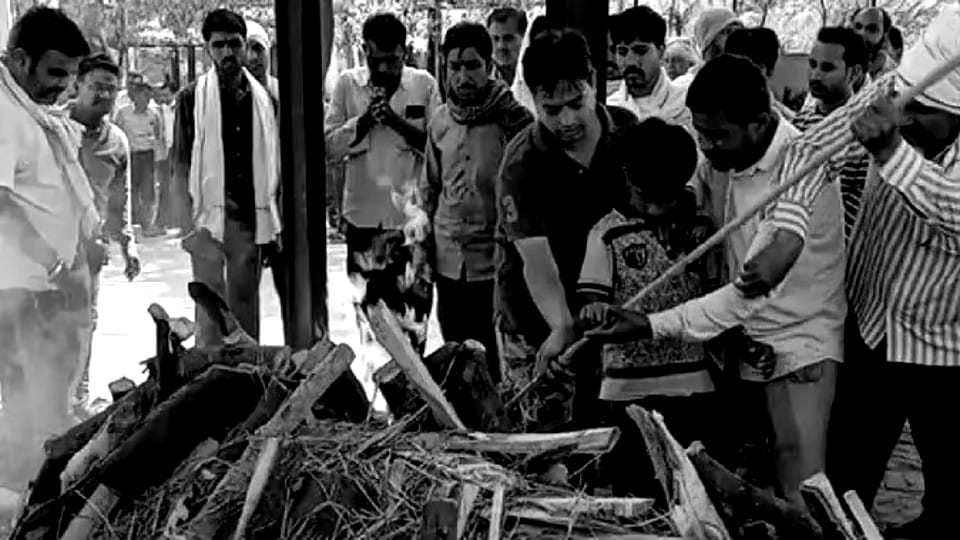 Martyrs of Guna: Rajkumar spoke to his son for the last time, Neeraj returned with his wife, innocent bid farewell to Santram