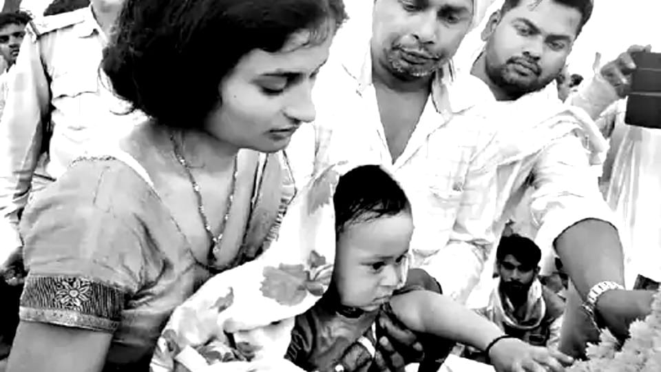 Martyrs of Guna: Rajkumar spoke to his son for the last time, Neeraj returned with his wife, innocent bid farewell to Santram
