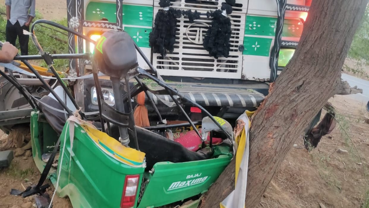 Four died in truck and auto collision in Alwar all were from same family