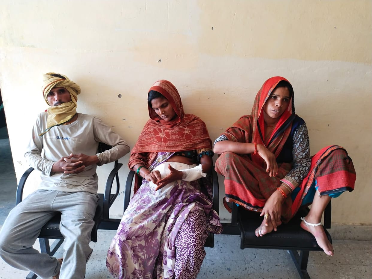 Pregnant was suffering from pain for two hours, doctors were absent from duty