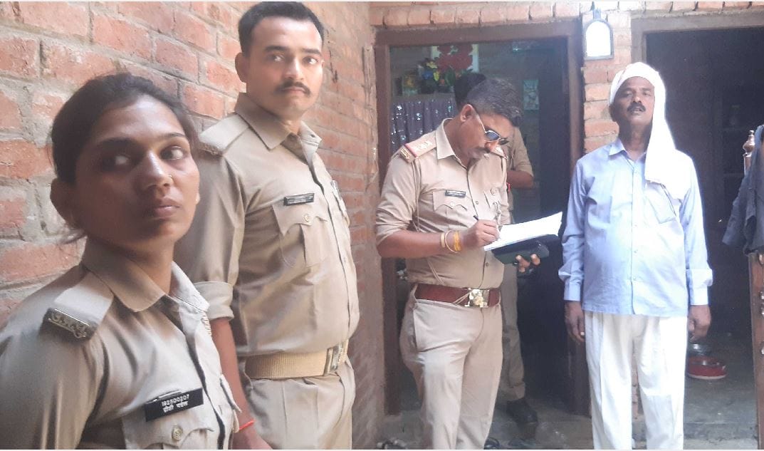Two women died in Azamgarh cylinder fire condition of four scorched people is also critical