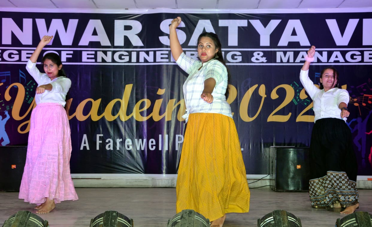 Farewell to the students by presenting song music
