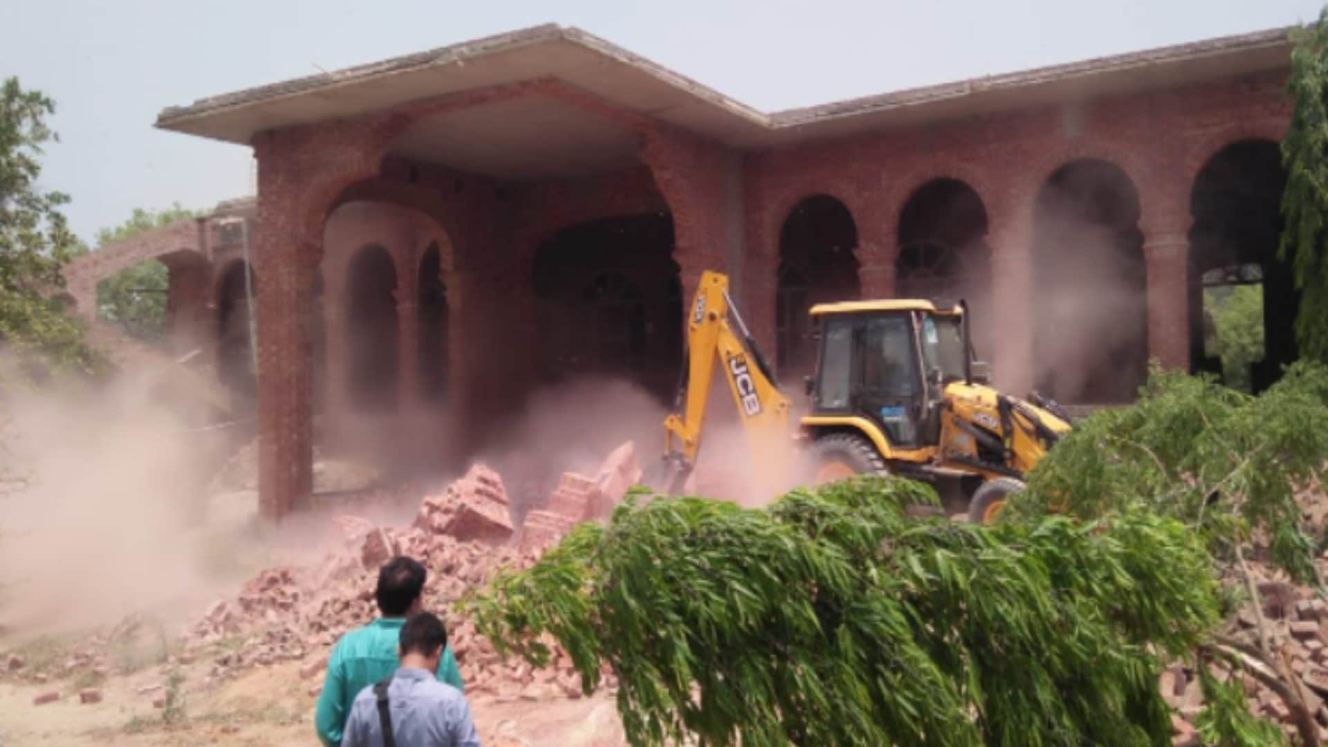 UP News: baghpat official team have big action against land mafia Yashpal Tomar see photos