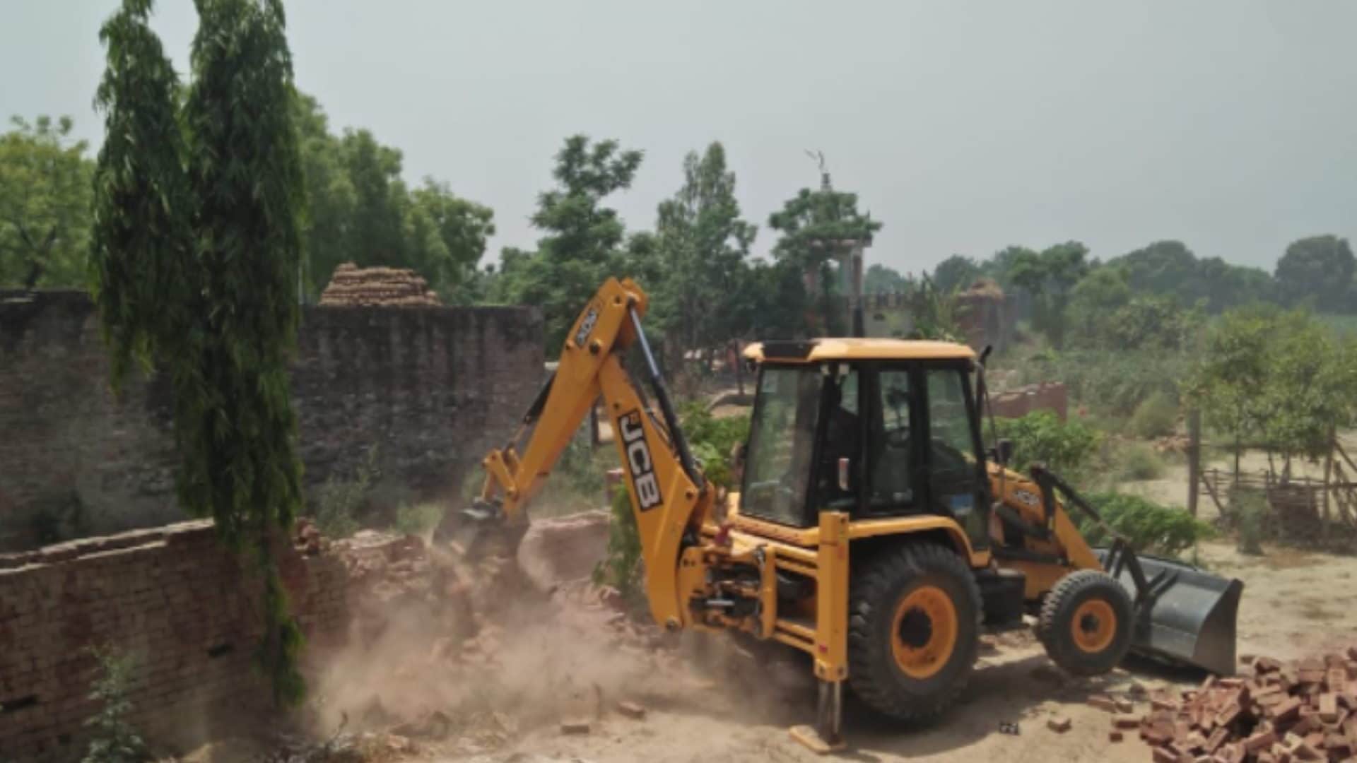 UP News: baghpat official team have big action against land mafia Yashpal Tomar see photos