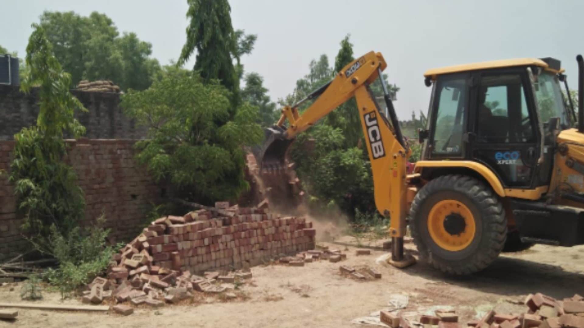 UP News: baghpat official team have big action against land mafia Yashpal Tomar see photos