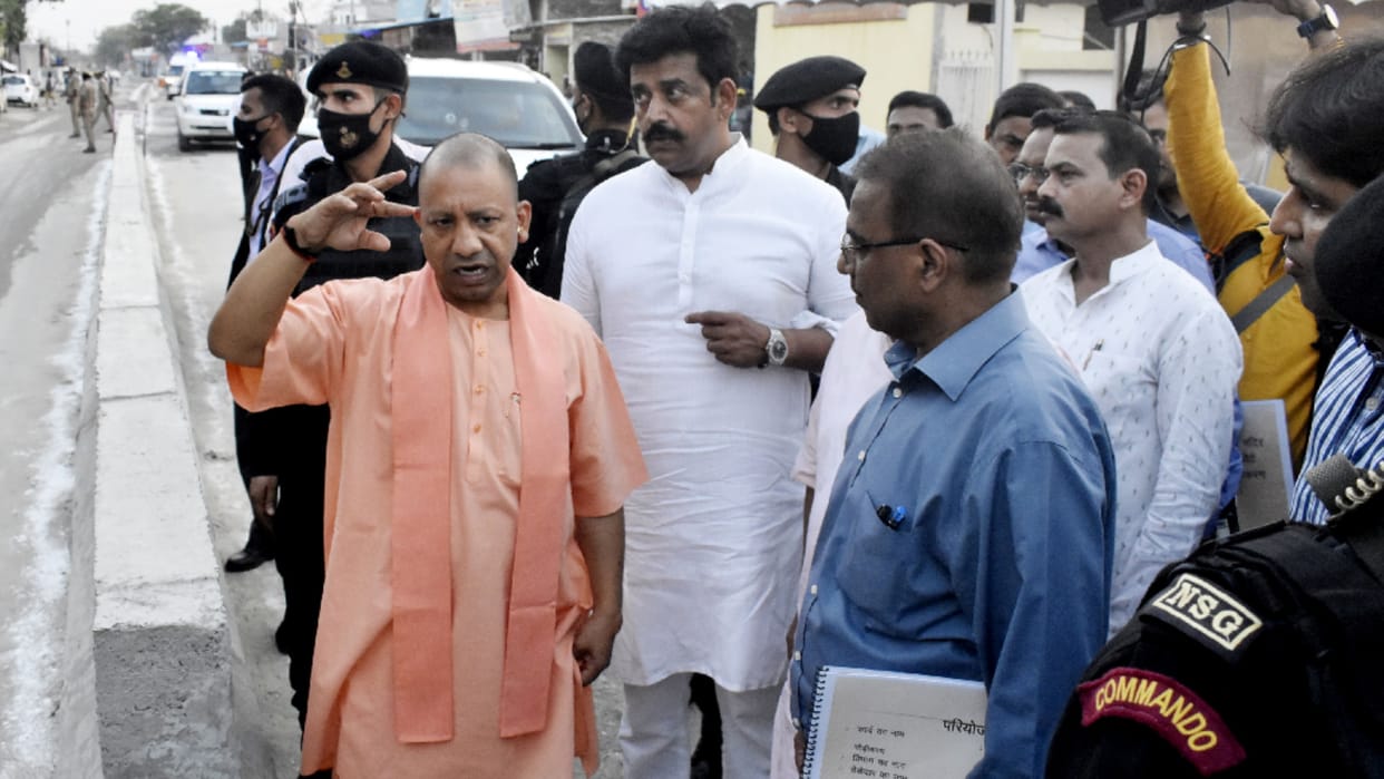 CM yogi Inspected four lane from Gorakhnath temple to Sports College and drain being built on Deoria bypass