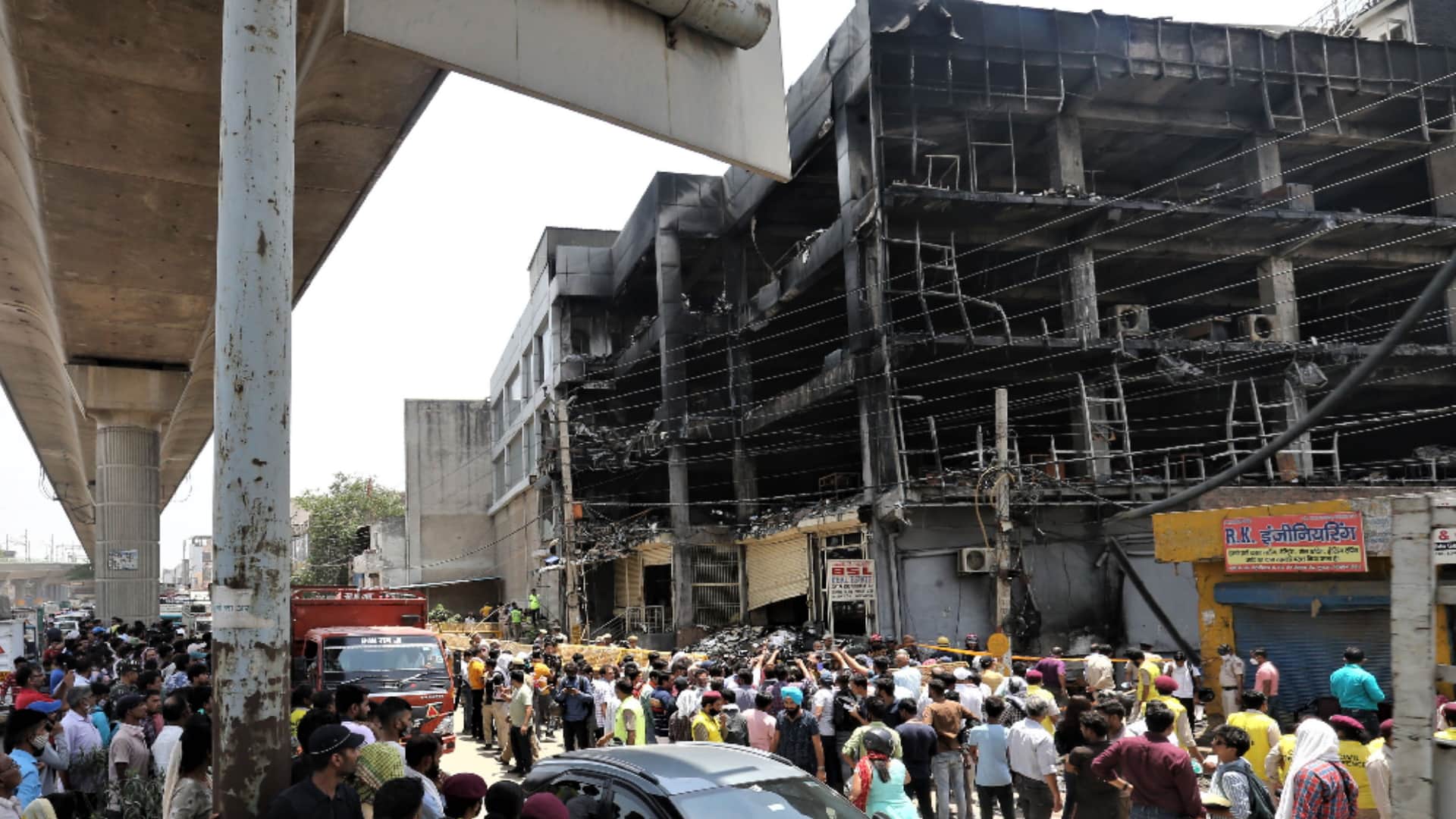 Mundka fire accident after four days life on track at incident place near by shops open