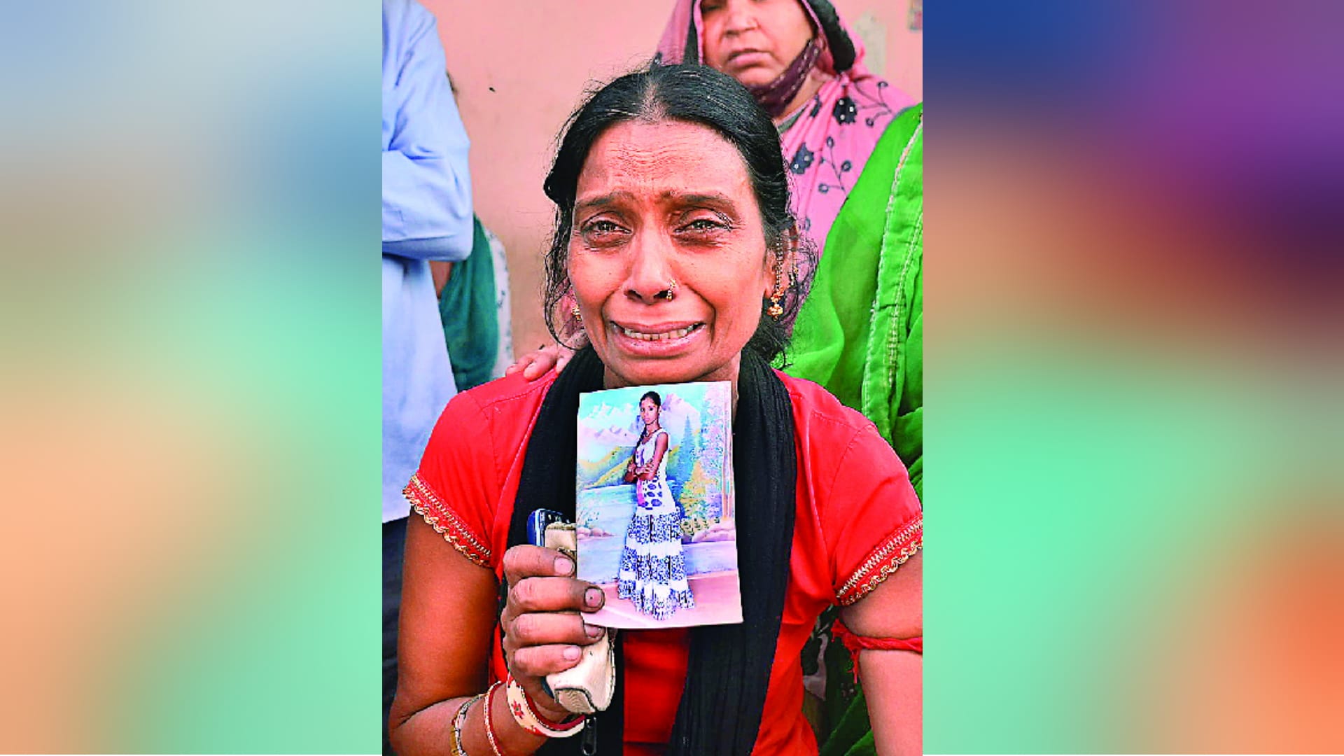 Delhi Mundka Fire Mother said someone please meet me Sonam i wanna hug her one more time