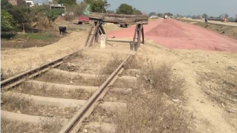 UP government issued instructions land of 140 farmers will be forcibly acquired for track of thermal project etha