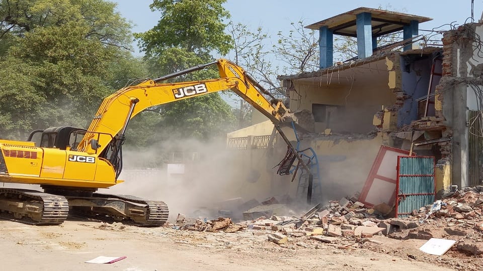 Two-storey house built on government land was demolished in etha