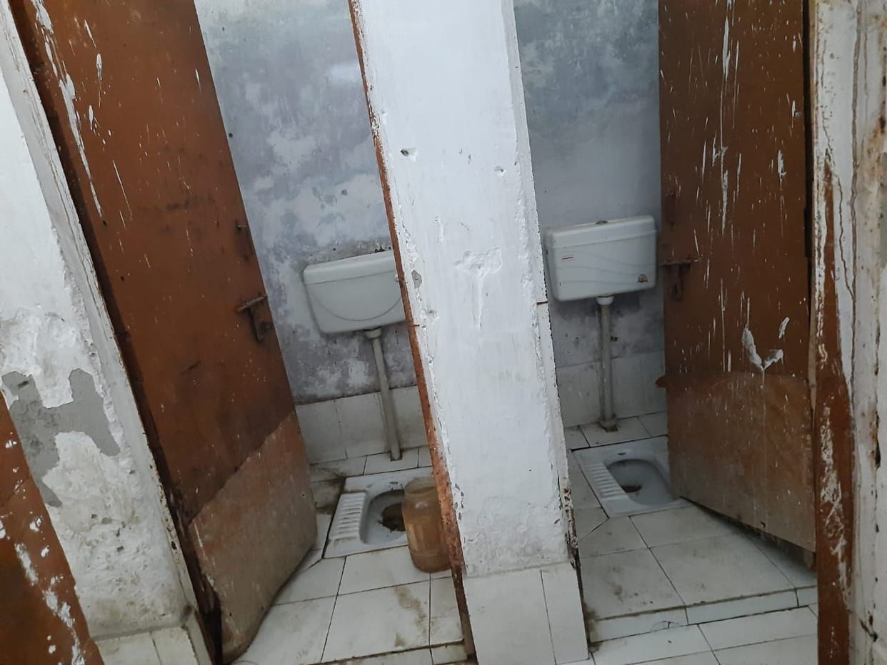 girls,open toilet