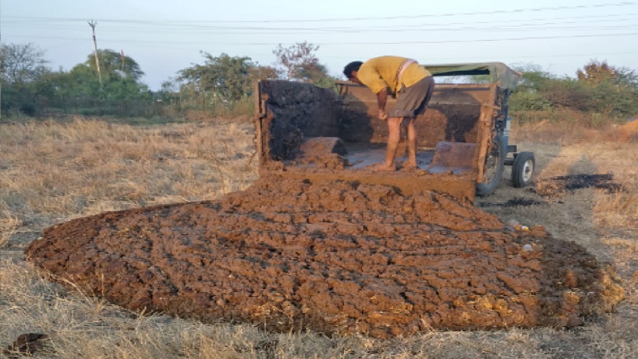 Dharampal Singh Minority Welfare Minister said Government will buy cow dung for Rs 2 kg will make CNG