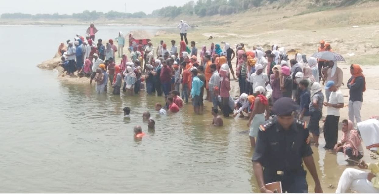 Death of 3 brothers due to drowning in Ganga in bhadohi screaming in house shook everyone
