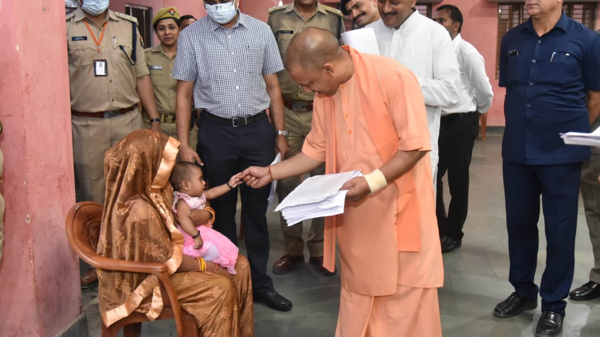 CM Yogi listened to complaint in janta Darbar Gorakhpur UP