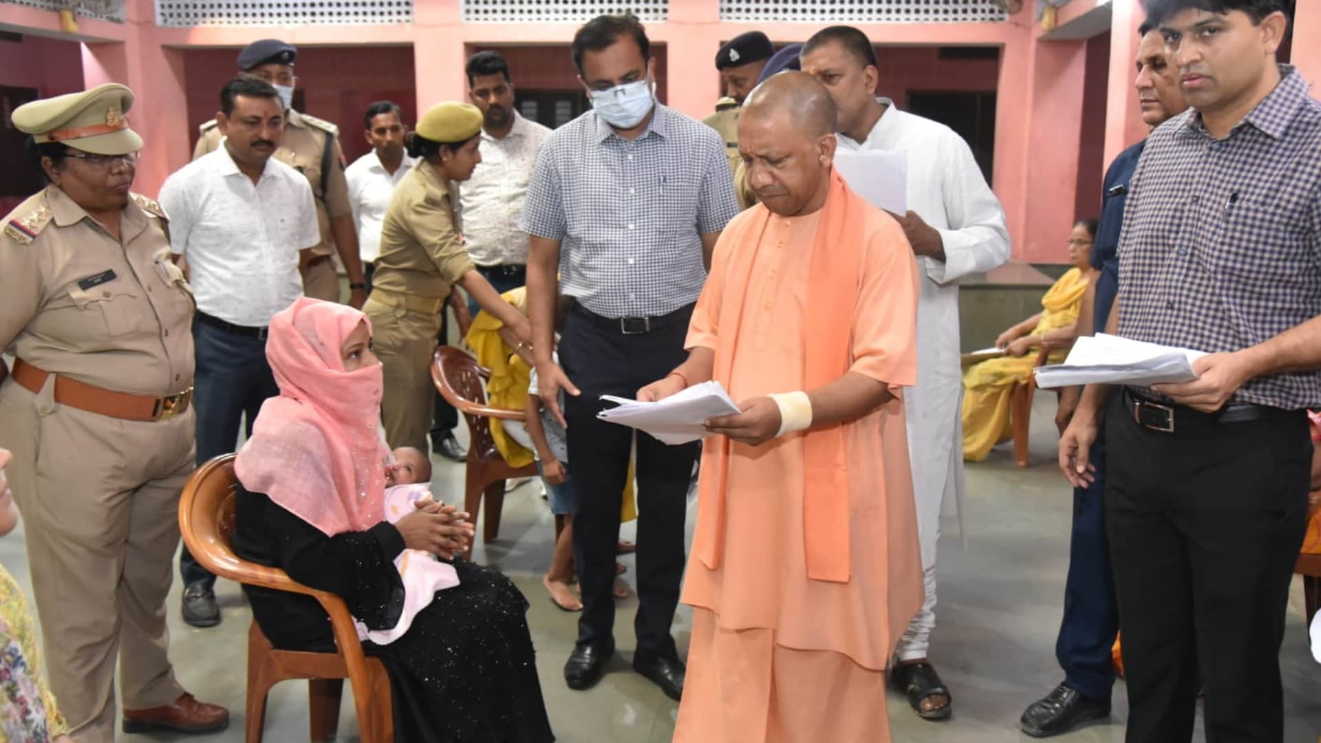 CM Yogi listened to complaint in janta Darbar Gorakhpur UP