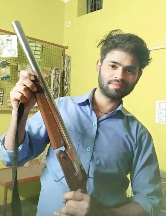 Photo of young man with illegal weapon goes viral