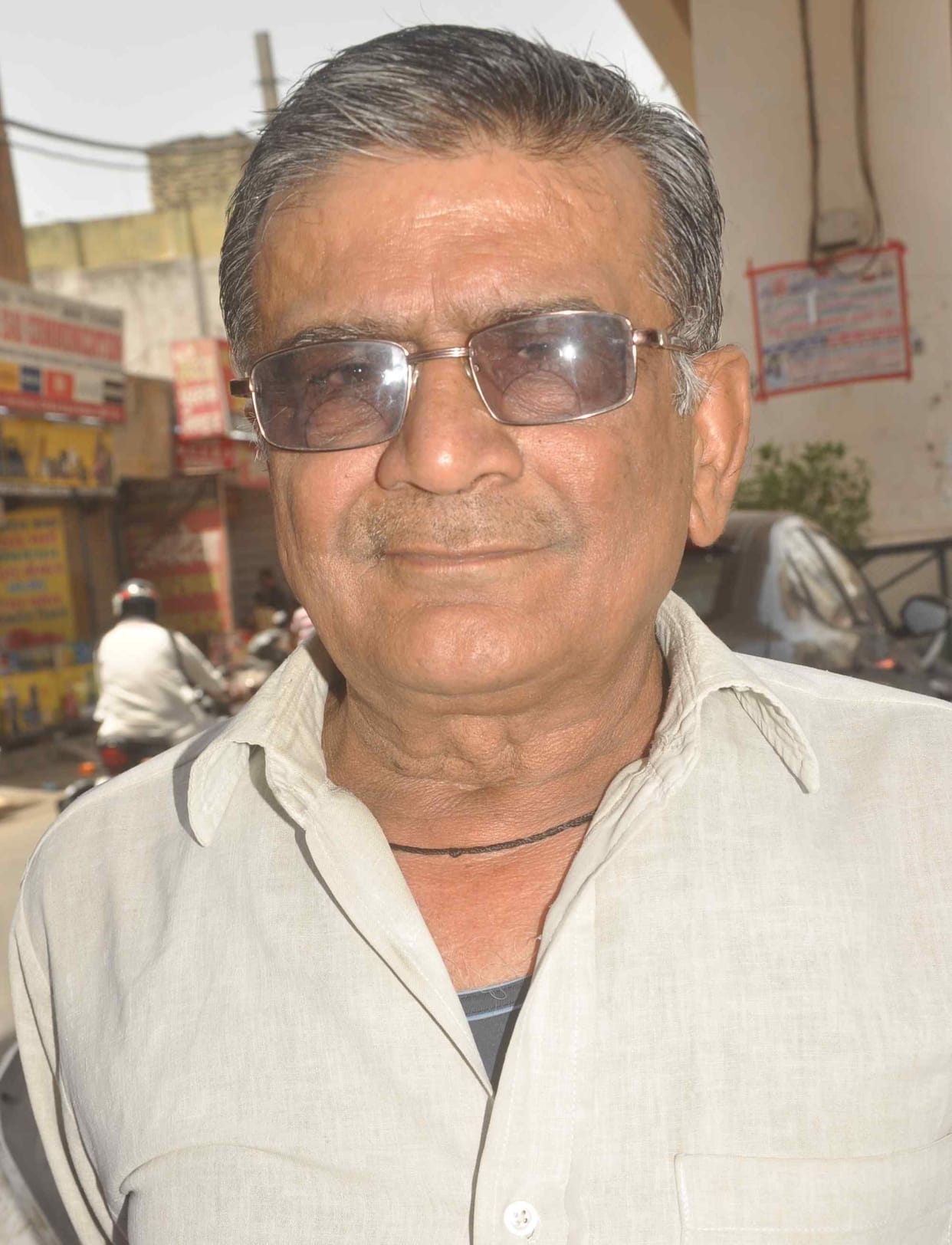 The shopkeepers of Hisar Road divided into two factions, people told one faction that the chief's demands were personal.