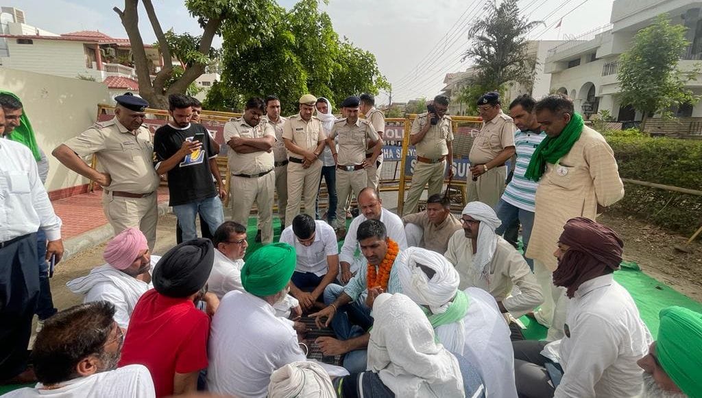 MLA Jogiram Sihag did not come to talk, then farmers sitting on hunger strike