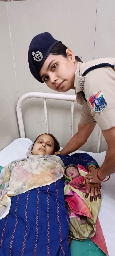 Aligarh: Woman gave birth to a child in the toilet of the railway station