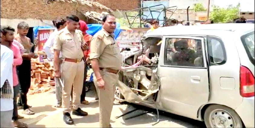 Horrific road accident in Hamirpur, speeding car collided with tractor, one killed and four injured