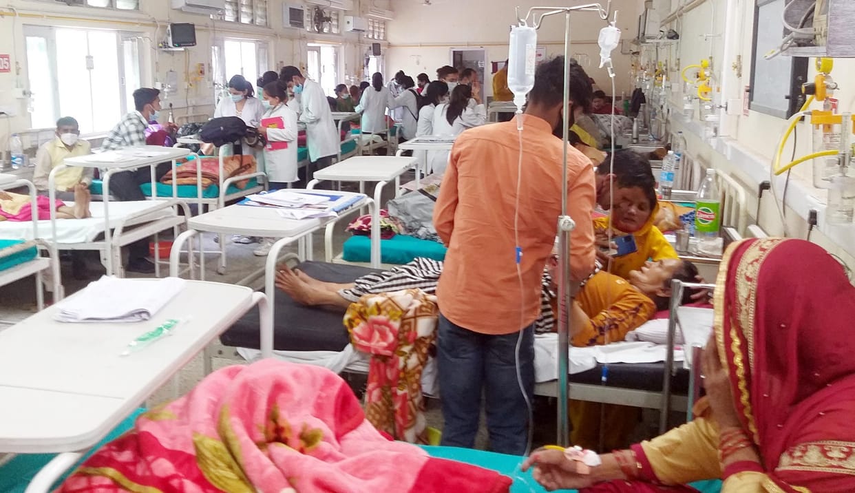 Doctors' round at 11:00 am, patients being discharged at five in the evening
