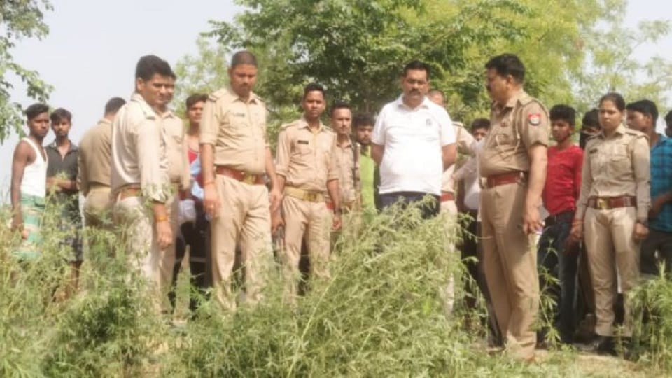 Woman dead body found near National Highway-91 deep wound on back of head police engaged in investigation mainpuri