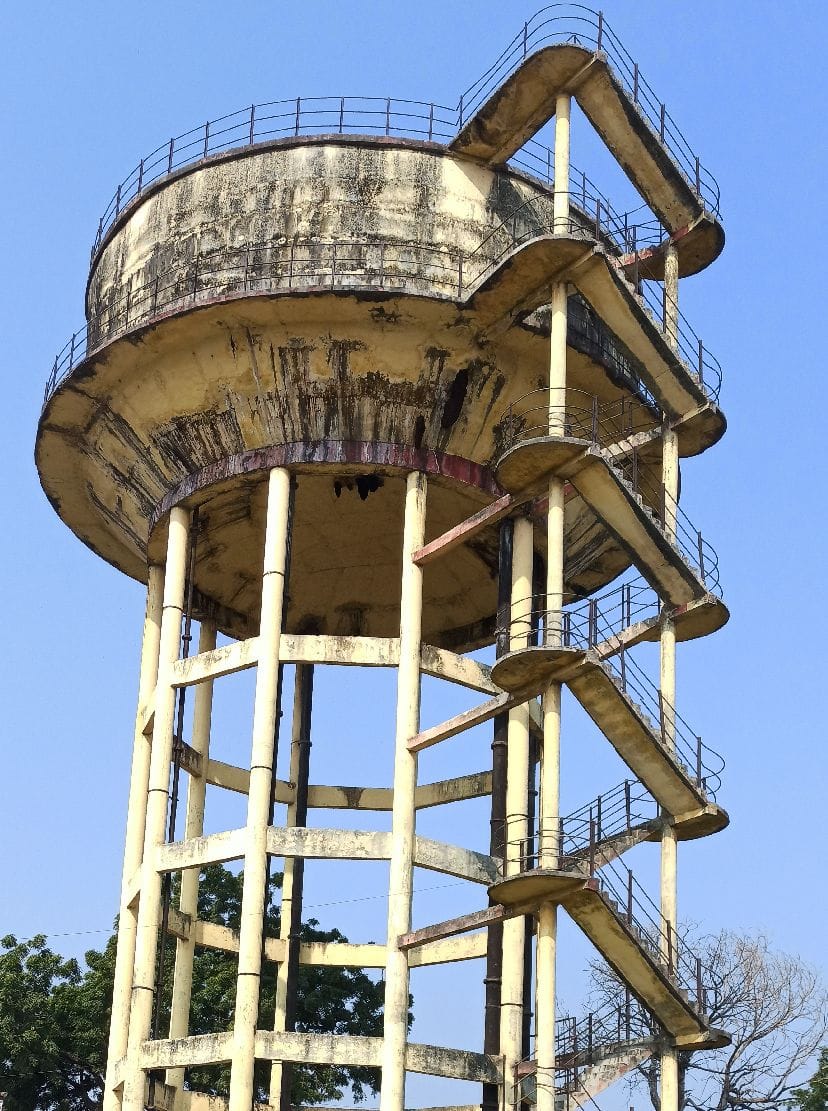 Overhead tank pipeline could not be changed in five years