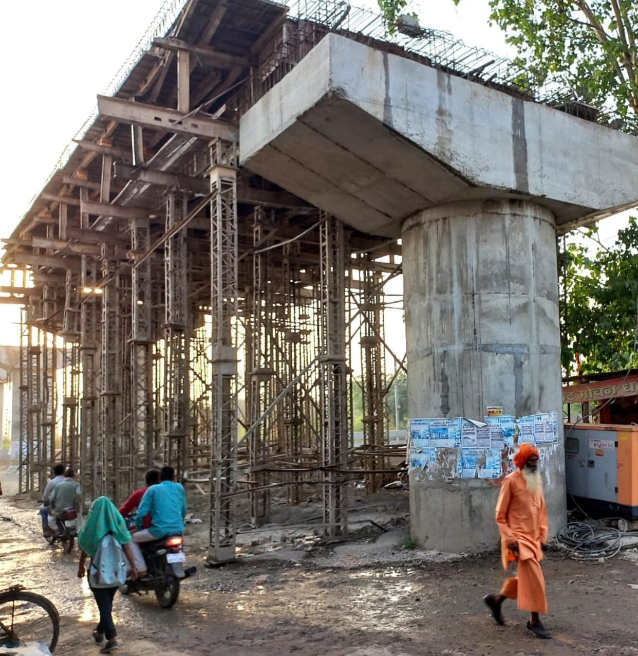 Kanpur dehat : Woman injured due to falling piece of Rura ROB shuttering, resentment among people due to negligence