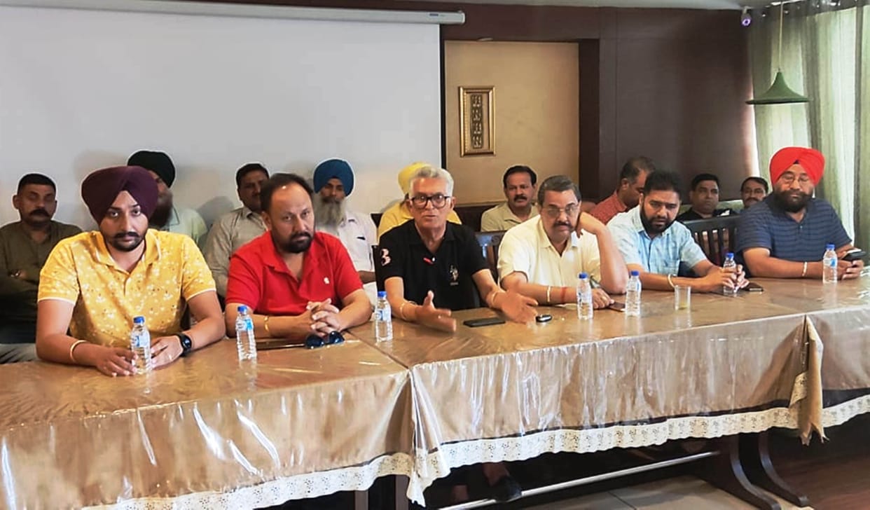 Leaders are threatening the workers without pressurizing them - Entrepreneur